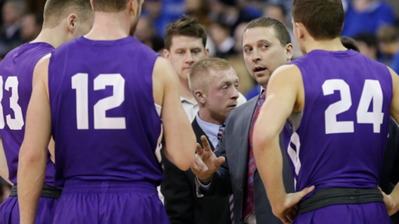 Foster's 21 pace No. 8 Creighton in rout of D2 Truman St. (Jan 14, 2017)